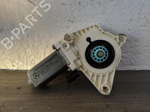 Motore alzacristalli anteriore destro MERCEDES-BENZ A-CLASS (W169) A 170 (169.032, 169.332) (116 hp) 31782239