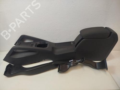 Used Armrest / Center console VW GOLF V (1K1) 1.4 16V (75 hp) 31788868