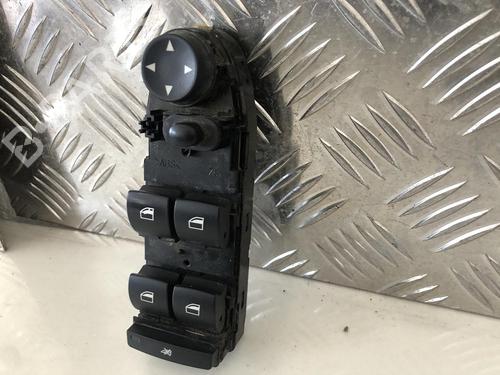 Left front window switch BMW 5 Touring (E61) 525 d xDrive | BP31785217I27