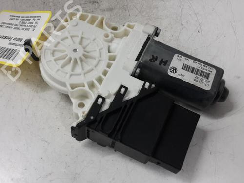 moteur-de-leve-vitre-arriere-droit-vw-golf-v-variant-1k5-2007-2008-2009-31779275 main image
