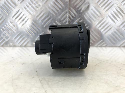 Headlight switch VW PASSAT B6 Variant (3C5) 1.9 TDI | BP31786395I24