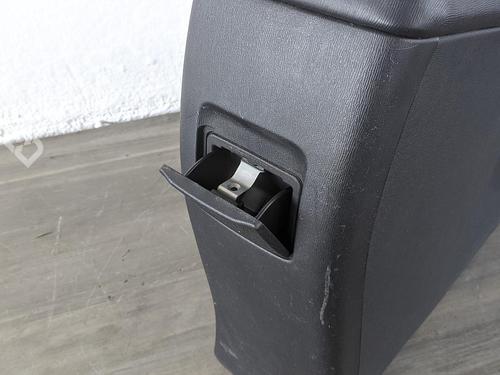 Armrest / Center console TOYOTA AVENSIS Estate (_T27_) 2.2 D-4D (ADT271_, ADT271R) | BP31785261I20 