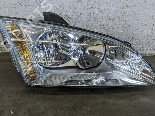 Used Right headlight NISSAN PRIMERA Hatchback (P11) 1.8 16V (114 hp) 31784071