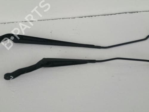 Used Front windshield wiper arm PEUGEOT 206 CC (2D) 1.6 16V (2DNFUF, 2DNFUR) (109 hp) 31779615