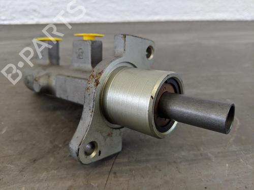Used Brake master cylinder BMW 3 Coupe (E36) 318 is (140 hp) 31776304