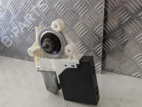 Portierruitmotor rechtsvoor VOLVO V50 (545) 1.6 D (109 hp) 31785275