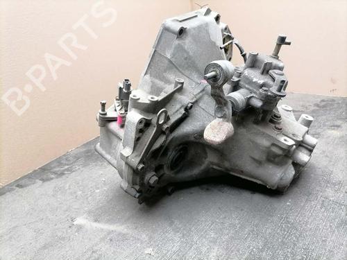 Getriebe für VW NEW BEETLE (9C1, 1C1) 1.6 (100 hp) 31774141