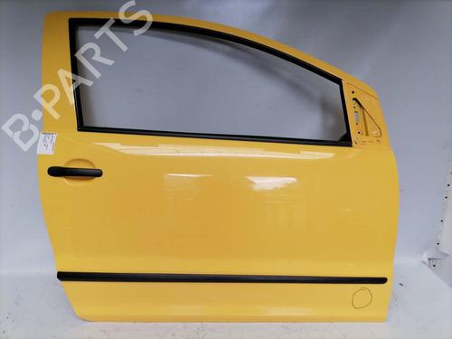 Puerta delantera derecha VW FOX Hatchback (5Z1, 5Z3, 5Z4) 1.2 (55 hp) 31774156