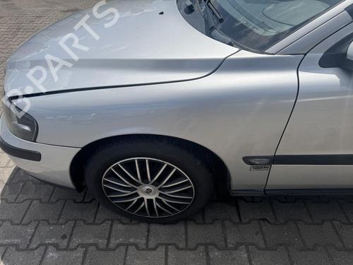 Guarda-lamas esquerdo Guarda-lamas esquerdo VOLVO S60 I (384) 2.4 (140 hp) 36755679 36755679