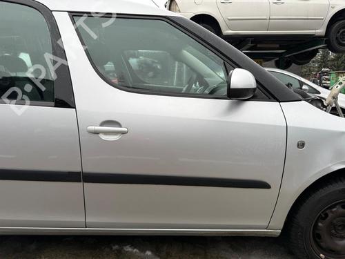 right-front-door-skoda-roomster-5j7-2006-2007-2008-2009-2010-2011-2012-2013-2014-2015-31774979 main image