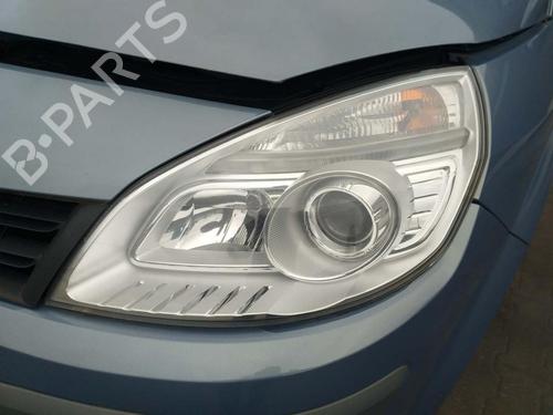 Phare gauche RENAULT SCÉNIC II (JM0/1_) 2.0 (JM05, JM0U, JM1N, JM1U, JM2V) (135 hp) 31773856