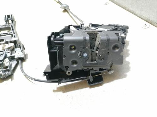 Venstre fortil lås FORD FOCUS II (DA_, HCP, DP) 1.6 (100 hp) 31771133