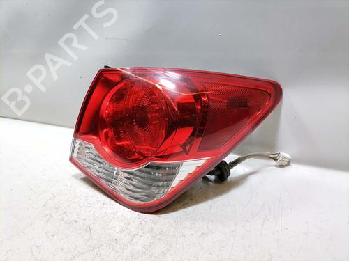 Used Right taillight CHEVROLET CRUZE (J300) 2.0 CDI (125 hp) 31771554