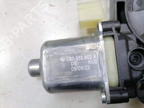 Right front window motor VW GOLF VIII Variant (CG5, DB5) 1.5 eTSI | BP31774923E20