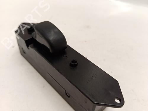Interrupteur de vitre avant droite MITSUBISHI LANCER VI (CJ_, CP_, CK_) 1.3 12V (CK1A) (75 hp) 30031701