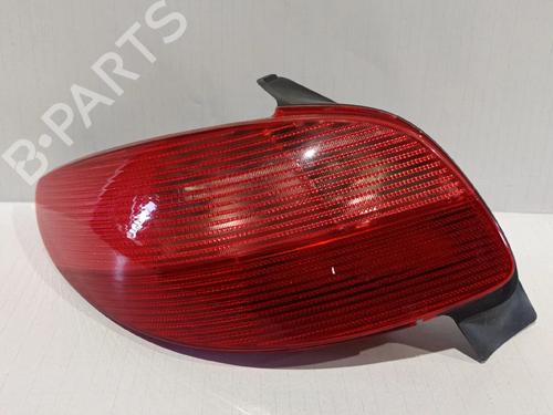 Achterlicht links PEUGEOT 206 Hatchback (2A/C) 1.1 i (60 hp) 30035838