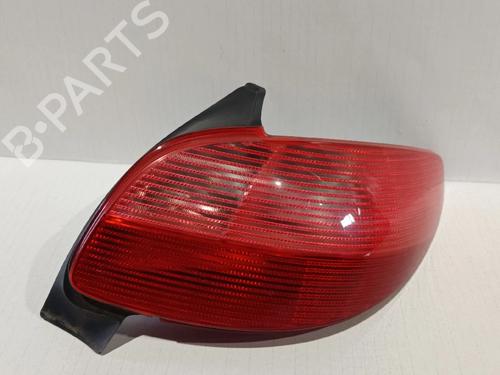 Højre baglygte PEUGEOT 206 Hatchback (2A/C) 1.1 i (60 hp) 30035979