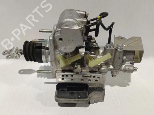 Used ABS pump TOYOTA YARIS (_P13_) 1.5 Hybrid (NHP130_) (101 hp) 30038260