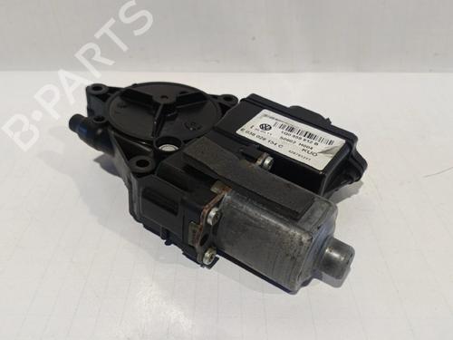 Rudehejsemotor bagstkærm højre VW EOS (1F7, 1F8) 1.4 TSI (160 hp) 30038561