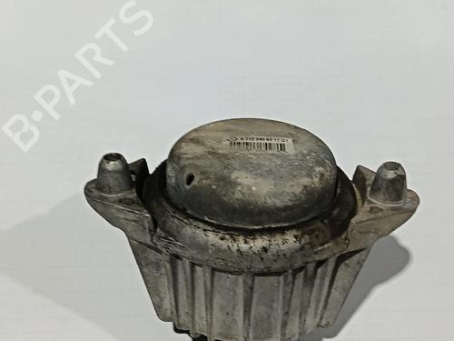 Used Engine mount MERCEDES-BENZ C-CLASS (W204) [2007-2015]  30041641