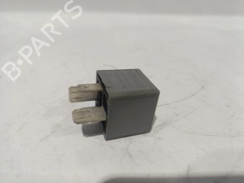 switch-audi-a4-b5-8d2-1994-1995-1996-1997-1998-1999-2000-2001-32506356 main image