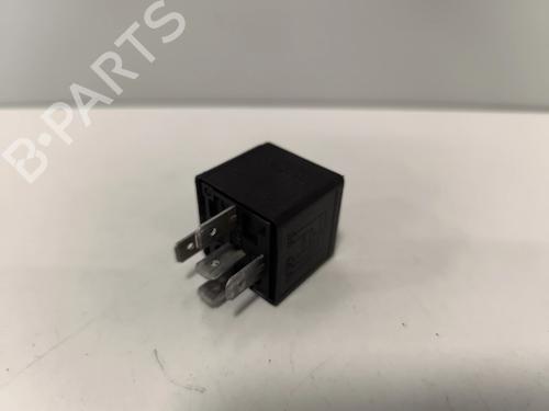 Used Switch Switch MERCEDES-BENZ E-CLASS (W210) E 290 Turbo-D (210.017) (129 hp) 33796439 33796439