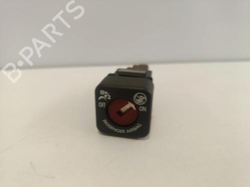 switch-citroen-ds3-convertible-2013-2014-2015-33846517 main image