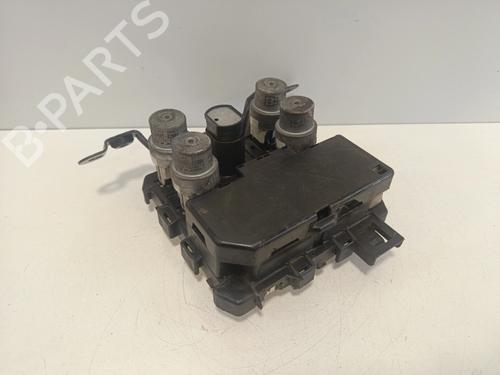 Used Fuse box Fuse box TOYOTA HIACE III Van (_H5_, _H6_, _H7_, _H8_, _H9_) 2.4 D (LH61, LH51) (75 hp) 35753860 35753860