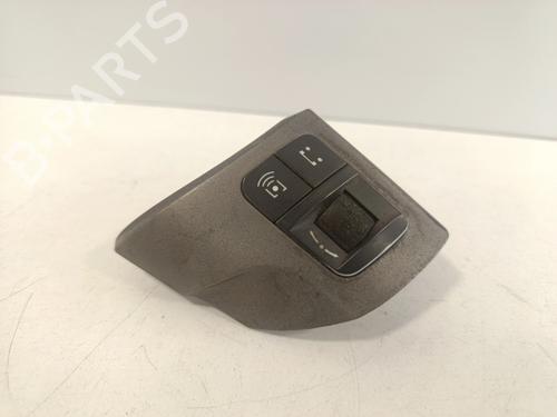 Used Steering wheel controls Steering wheel controls 36676657 36676657
