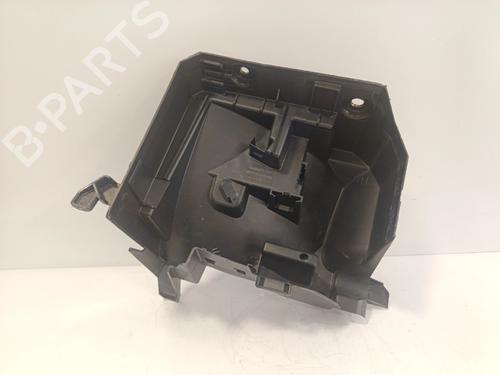 Used Fuse box Fuse box 37509503 37509503