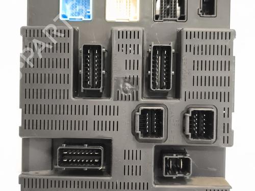 Used Fuse box Fuse box 38001717 38001717