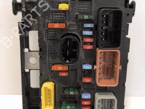 Used Fuse box Fuse box 38001720 38001720