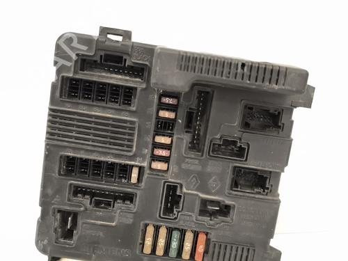 Used Fuse box Fuse box RENAULT SCÉNIC II (JM0/1_) 1.5 dCi (JM02, JM13) (101 hp) 38733378 38733378