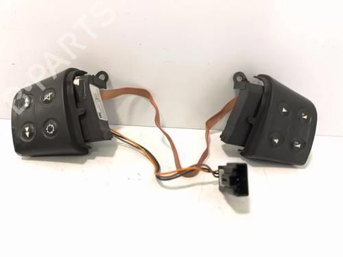 Commandes au volant Commandes au volant 38735930 38735930