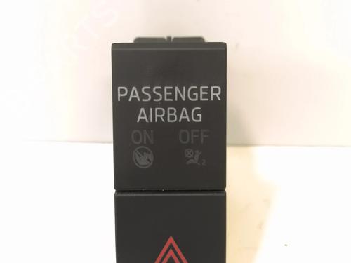 Warning switch SKODA OCTAVIA III Combi (5E5, 5E6) 1.6 TDI | BP39096170I22 - Image 1