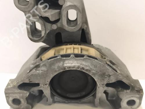 Used Engine mount Engine mount MERCEDES-BENZ A-CLASS (W176) A 180 (176.042) (122 hp) 39537009 39537009