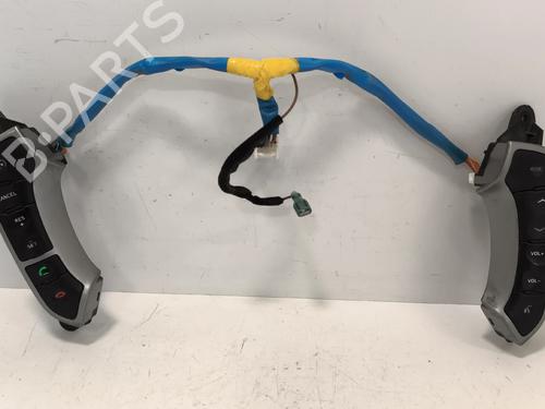 Used Steering wheel controls Steering wheel controls HYUNDAI SANTA FÉ II (CM) [2005-2015] 39599014 39599014