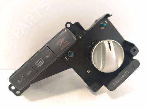 Used Switch Switch TOYOTA YARIS (_P1_) 1.4 D-4D (NLP10_, NLP10R) (75 hp) 39748357 39748357
