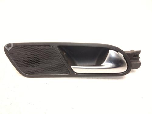 Højre bagtil invendig håndtag Højre bagtil invendig håndtag VW TIGUAN (5N_) 2.0 TDI 4motion (150 hp) 33800328 33800328