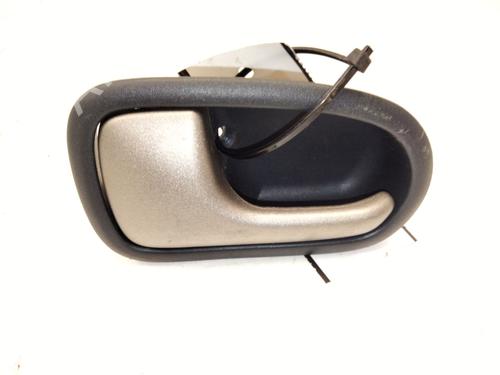 Venstre bagtil invendig håndtag MAZDA 323 F VI Hatchback (BJ) 1.6 (BJ10M) (98 hp) 23422005