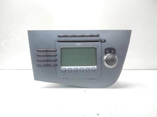 radio-seat-leon-1p1-w01p1035186n87-2005-2006-2007-2008-2009-2010-2011-2012-2013-10330468 main image