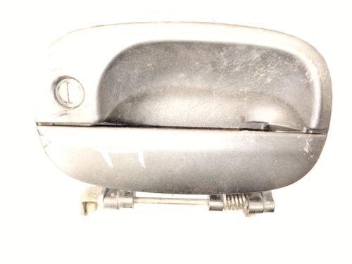 Venstre fortil udvendigt håndtag HYUNDAI H-1 / STAREX Bus (A1) 2.5 TD (80 hp) 30833118