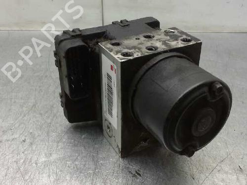 Used ABS pump HYUNDAI SANTA FÉ I (SM) 2.0 CRDi (113 hp) 611971