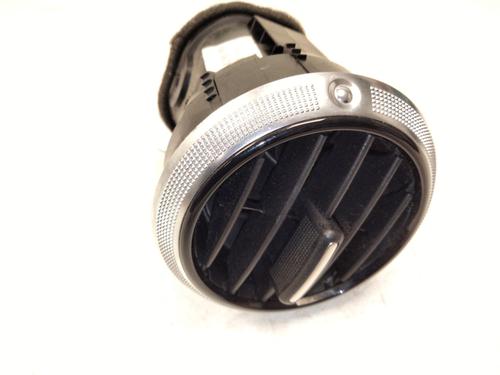 Used Air vent AUDI A3 Sportback (8PA) 1.6 TDI (105 hp) 31886095