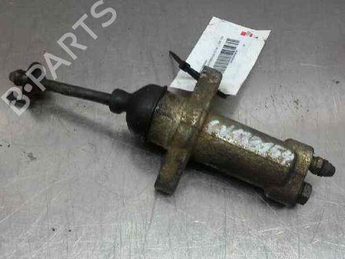 Used Clutch slave cylinder LAND ROVER DEFENDER Station Wagon (L316) 2.5 Td5 4x4 (L316) (122 hp) 14323979