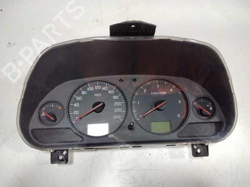 Used Instrument cluster VOLVO V40 Estate (645) [1995-2004]  17055272
