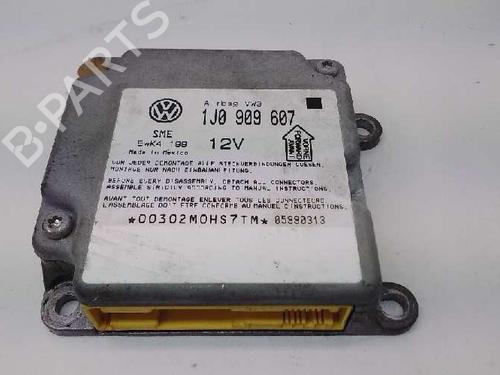 Airbag styreenhed VW PASSAT B5 (3B2) [1996-2001]  28377811