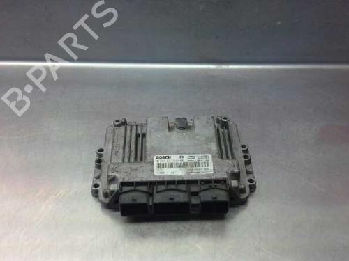 Used Engine control unit (ECU) OPEL VIVARO A Van (X83) [2001-2015]  152368
