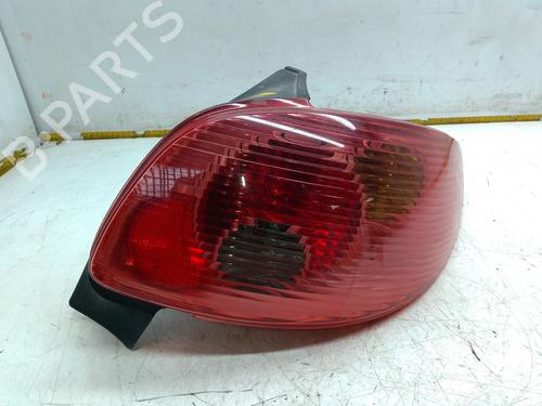 Used Right taillight PEUGEOT 206 Hatchback (2A/C) 1.4 16V (88 hp) 32059634