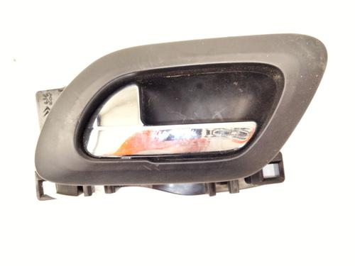 Venstre bagtil invendig håndtag PEUGEOT 3008 I MPV (0U_) 1.6 HDi (112 hp) 27630832